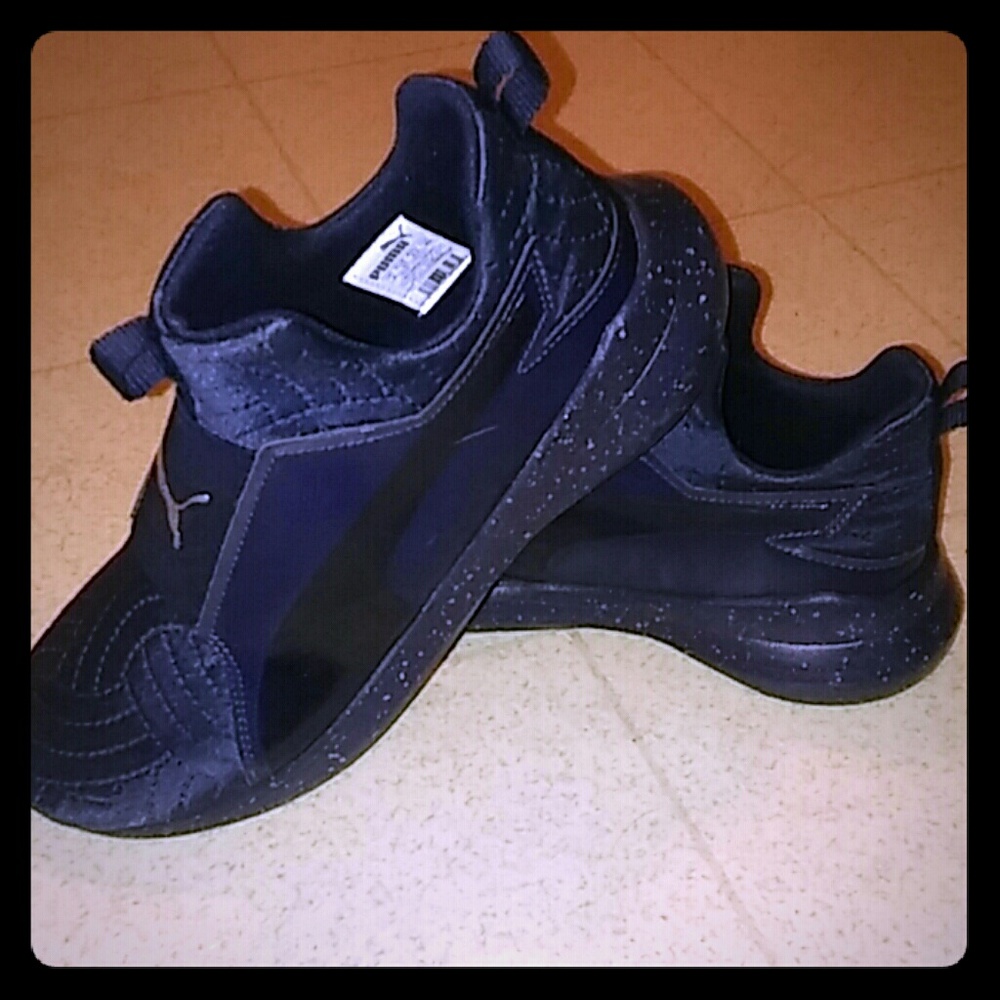 Navy Blue Speckled Sole 8.5 Puma No Lace Sneaker